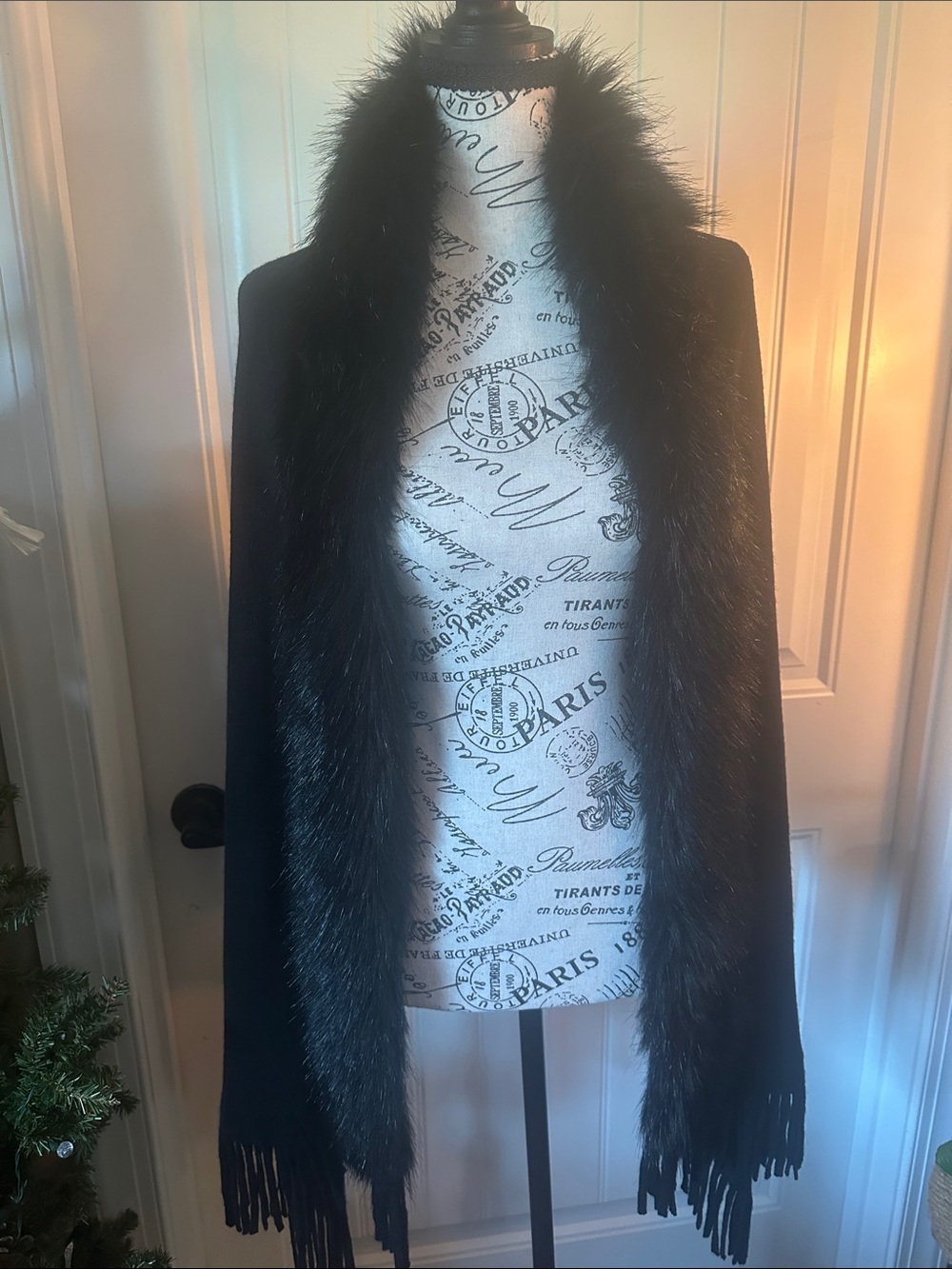 SHEIN Black Faux Fur Trim Fringe Shawl Wrap